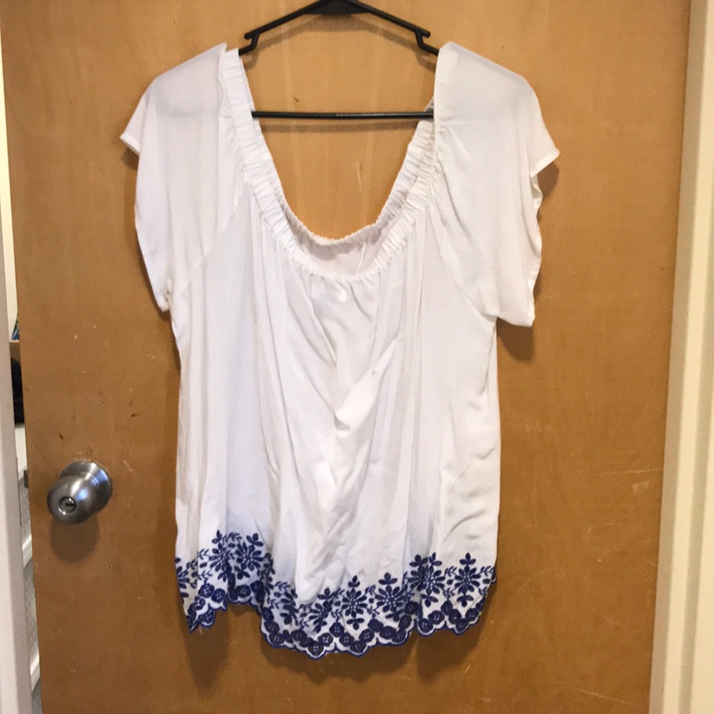 Off the shoulder stitch detail top